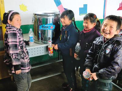 校園飲水臺和校園直飲機有哪些區(qū)別？該如何進行選擇？