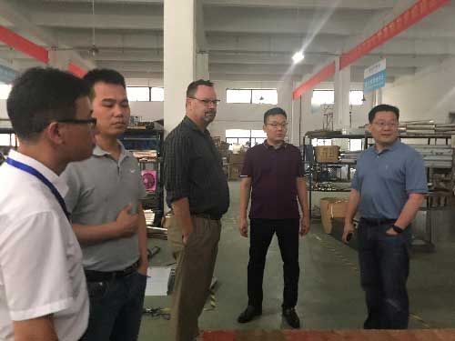 加強國際合作，促進共同發(fā)展，美國洛杉磯客戶來濾中濾洽談合作